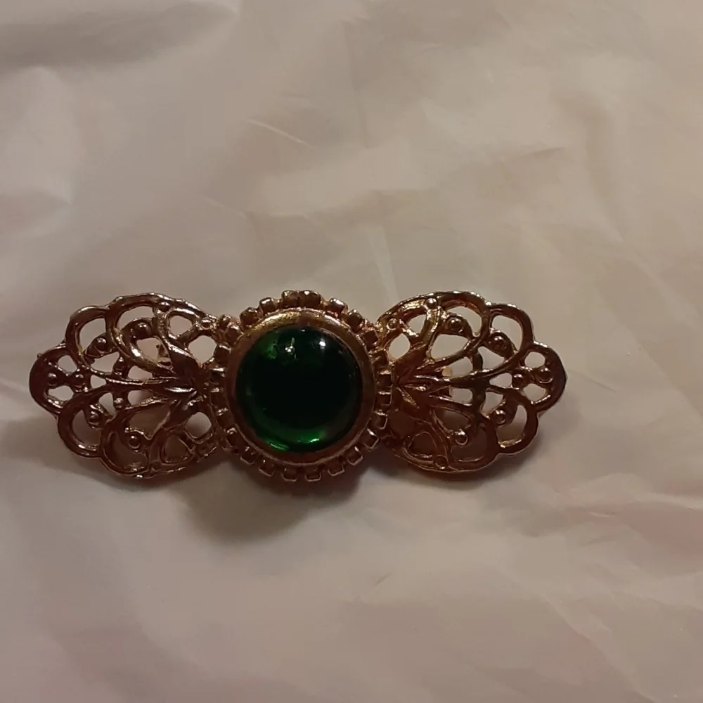 Goldtone with Green Stone Brooch